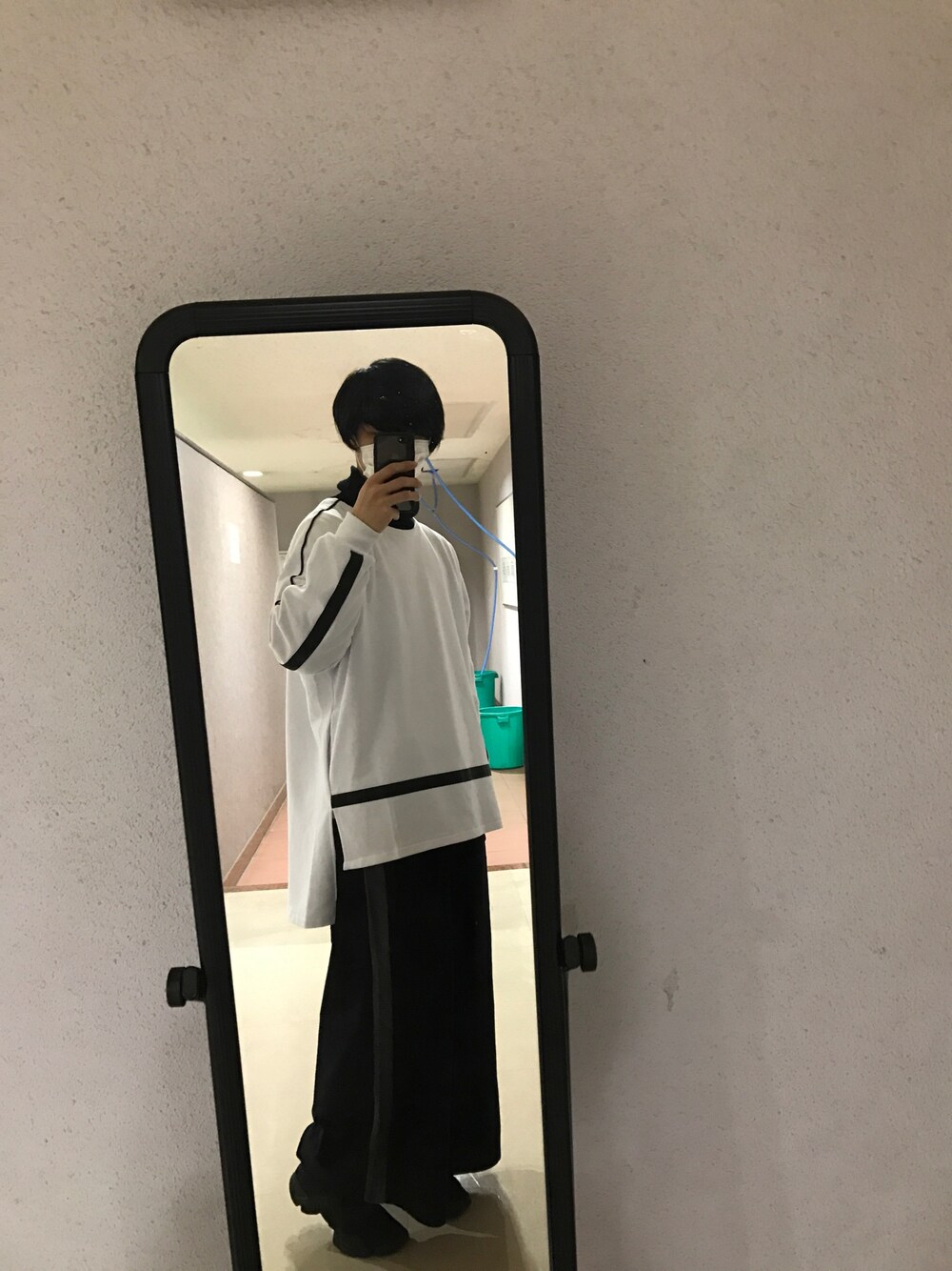 「connector、keisuke yoneda」｜「Y-3のY-3 KOHNA （スニーカー、ブラック系）」を使った、layeさん（メンズ・179cm）の冬コーディネートの1枚目の写真