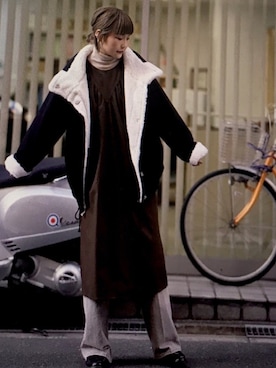 「アイテム（デニムパンツ、ベージュ系）」を使った、영화さん（レディース・166cm）の秋コーディネート