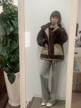 「アイテム（デニムパンツ、ベージュ系）」を使った、영화さん（レディース・166cm）の秋コーディネート