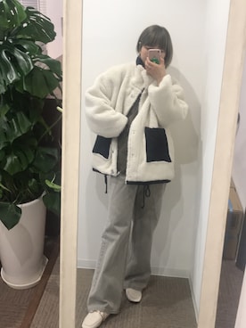 「アイテム（デニムパンツ、ベージュ系）」を使った、영화さん（レディース・166cm）の秋コーディネート