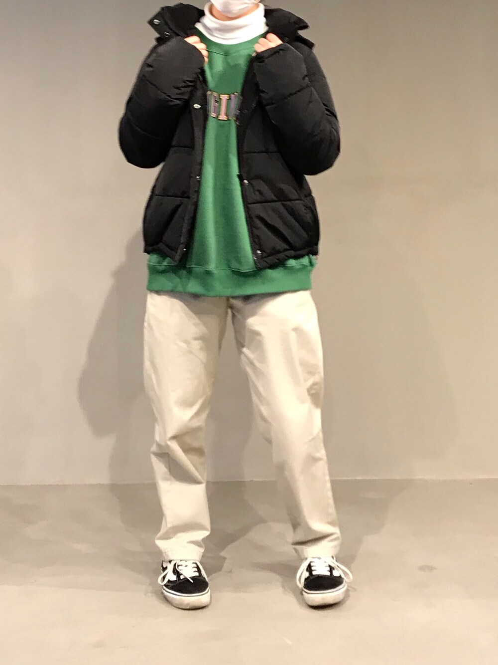 「シンプルコーデ、冬、古着、古着MIX、GU、naunau、トレーナー、スウェット」｜「GUのシェフパンツ（パンツ、グレー系）」を使った、_minami_さん（レディース・155cm）の冬コーディネートの1枚目の写真