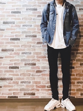 「部屋撮り」｜「アイテム（デニムジャケット）」を使った、ちょびさん（メンズ・184cm）の春コーディネート