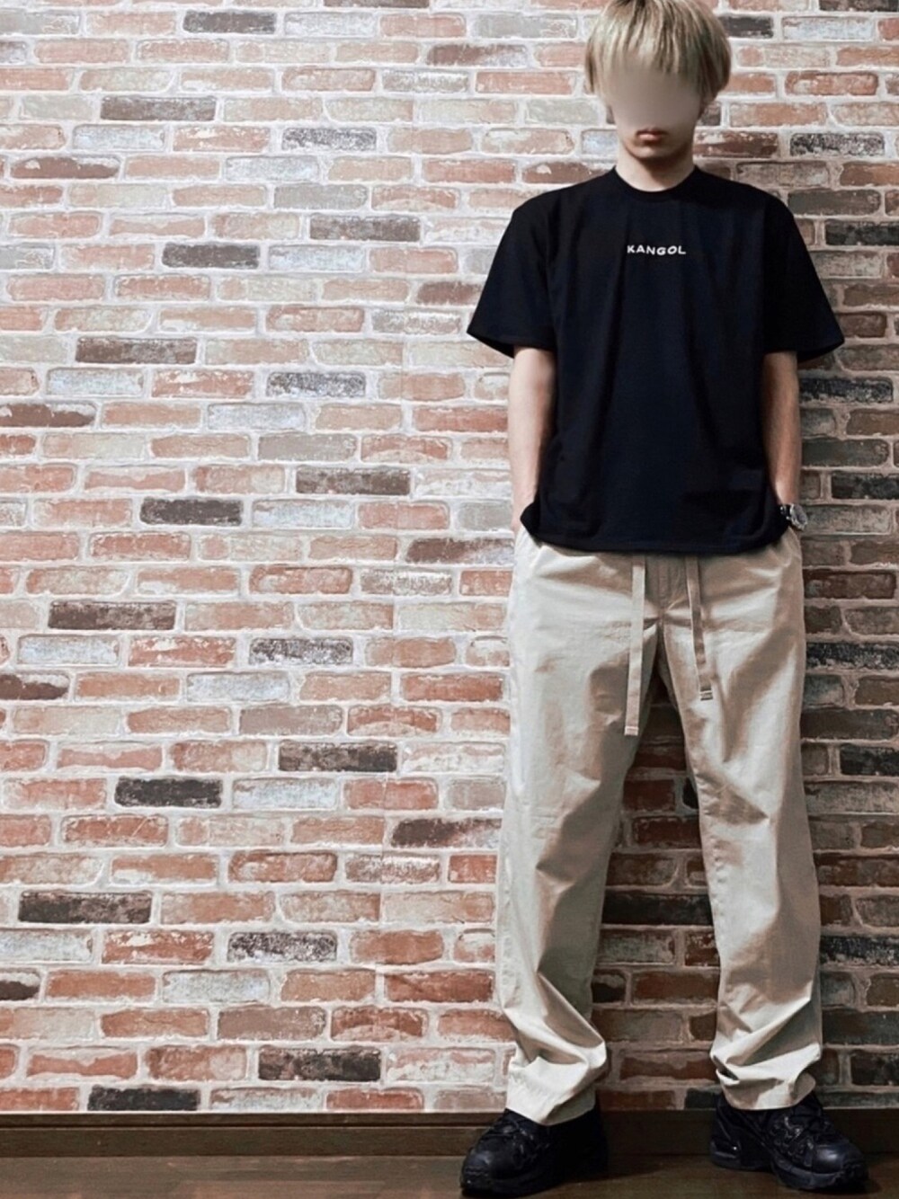 「休日スタイル、ユニクロ、air tokyo、KANGOL、大学生、PUMA」｜「KANGOLのKANGOL 別注 カンゴール 半袖 メンズ 刺繍 ロゴ クルーネック Tシャツ Air Tokyoセレクト（Tシャツ/カットソー、ブラック系）」を使った、ちょびさん（メンズ・184cm）の春コーディネートの1枚目の写真
