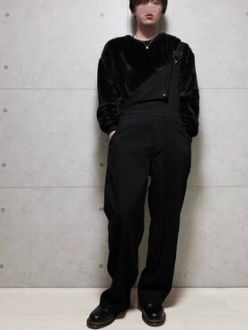 「オールブラック」｜「アイテム（サロペット/オーバーオール）」を使った、ちょびさん（メンズ・184cm）の冬コーディネート
