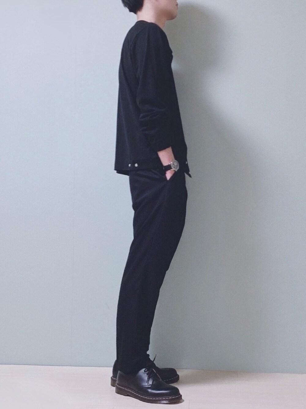 「カーディガン、オールブラック、大学生」｜「agnes b.のJ000 CARDIGAN　カーディガンプレッション（カーディガン/ボレロ、ブラック系）」を使った、ちょびさん（メンズ・184cm）の春コーディネートの1枚目の写真