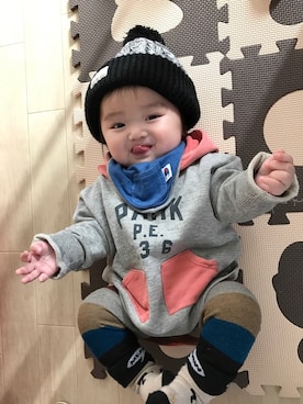 「Champion（チャンピオン）のアイテム（スタイ/よだれかけ、ブルー系）」を使った、TSUKASOHTAさん（キッズ・110cm）の冬コーディネート