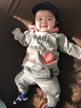 「GAP（ギャップ）のアイテム（その他ベビー用品、グレー系）」を使った、TSUKASOHTAさん（キッズ・110cm）の冬コーディネート