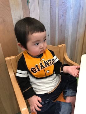 「GAP（ギャップ）のアイテム（ママ＆ベビー、ブラック系）」を使った、TSUKASOHTAさん（キッズ・110cm）の春コーディネート