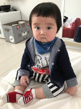 「Champion（チャンピオン）のアイテム（スタイ/よだれかけ、ブルー系）」を使った、TSUKASOHTAさん（キッズ・110cm）の春コーディネート