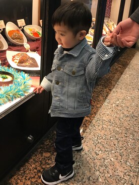「NIKE（ナイキ）のアイテム（スニーカー、ブラック系）」を使った、TSUKASOHTAさん（キッズ・110cm）の春コーディネート
