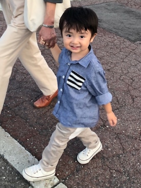 「西松屋（ニシマツヤ）のアイテム（シャツ/ブラウス、ブルー系）」を使った、TSUKASOHTAさん（キッズ・110cm）の冬コーディネート