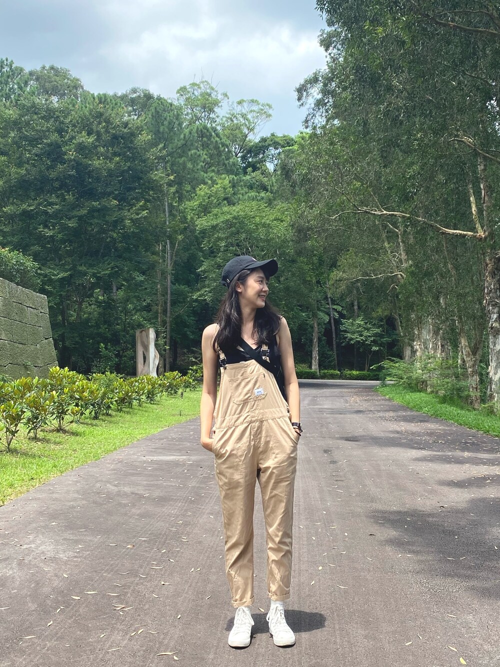 「無印良品のアイテム（シューズ、ホワイト系）」を使った、Hsuan2さん（レディース・168cm）の夏コーディネートの1枚目の写真