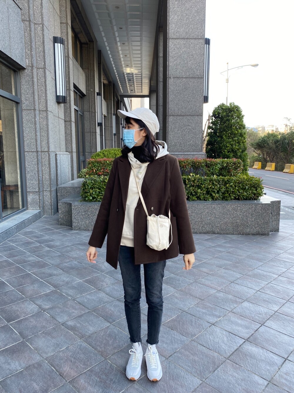 「NIKEの＜NIKE（ナイキ）＞デイブレイク スニーカー（スニーカー、ベージュ系）」を使った、Hsuan2さん（レディース・168cm）の冬コーディネートの1枚目の写真