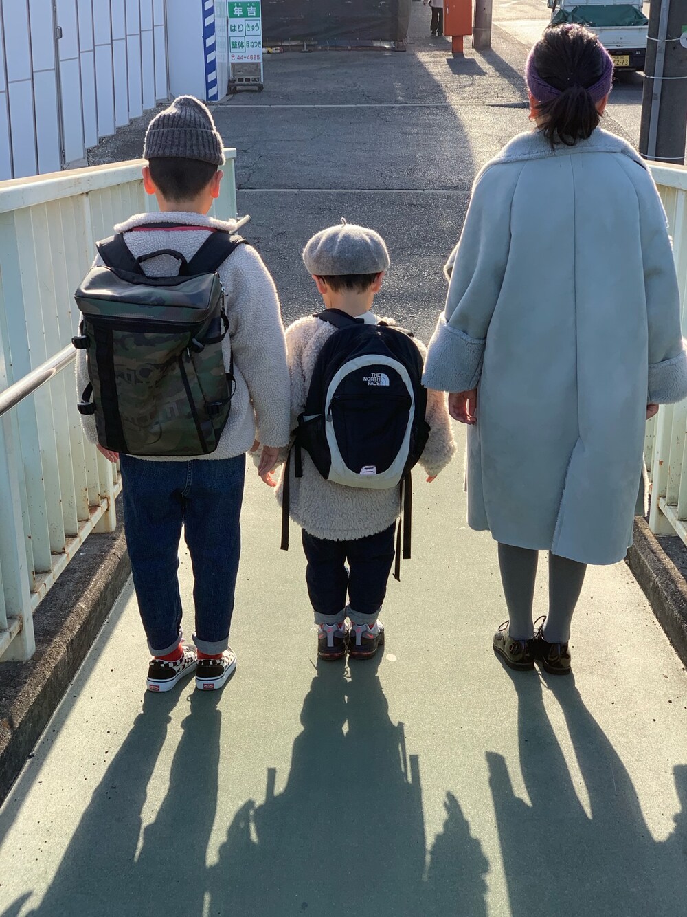 「お正月、キッズファッション、女の子、男の子、キッズコーデ、おしゃれさんと繋がりたい」｜「patagoniaのpatagonia/パタゴニアBaby Retro-X Jacket（ブルゾン、ベージュ系）」を使った、retoroさん（キッズ・130cm）の冬コーディネートの1枚目の写真