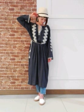 「SEVENDAYS=SUNDAY（セブンデイズサンデイ）のアイテム（サンダル）」を使った、岡本茜さん（レディース・164cm）の春コーディネート