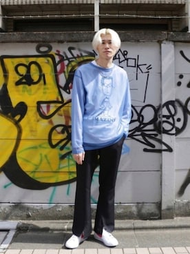 スニーカーを使った フレアパンツ の人気ファッションコーディネート Wear