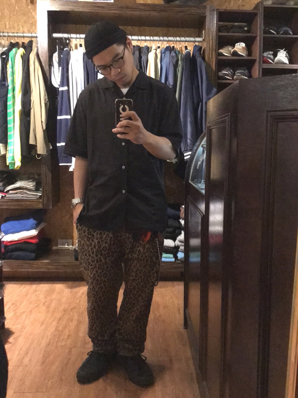 「lesstaiwan、daily look、casual、ootd」｜「UNIQLOのアイテム（シャツ/ブラウス、ブラック系）」を使った、yjsu🇹🇼さん（メンズ・169cm）の春コーディネートの1枚目の写真