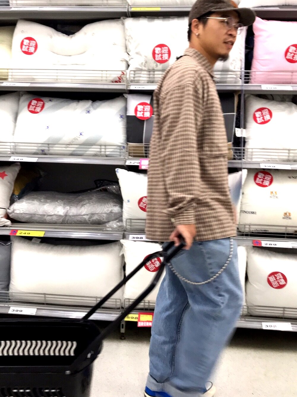 「slivertab、Levi's、LIFUL MINIMAL GARMENTS、lesstaiwan、CONVERSE1970、casual、ootd、snap」｜「LIFUL MINIMAL GARMENTS.のアイテム（シャツ/ブラウス、ベージュ系）」を使った、yjsu🇹🇼さん（メンズ・169cm）の秋コーディネートの1枚目の写真