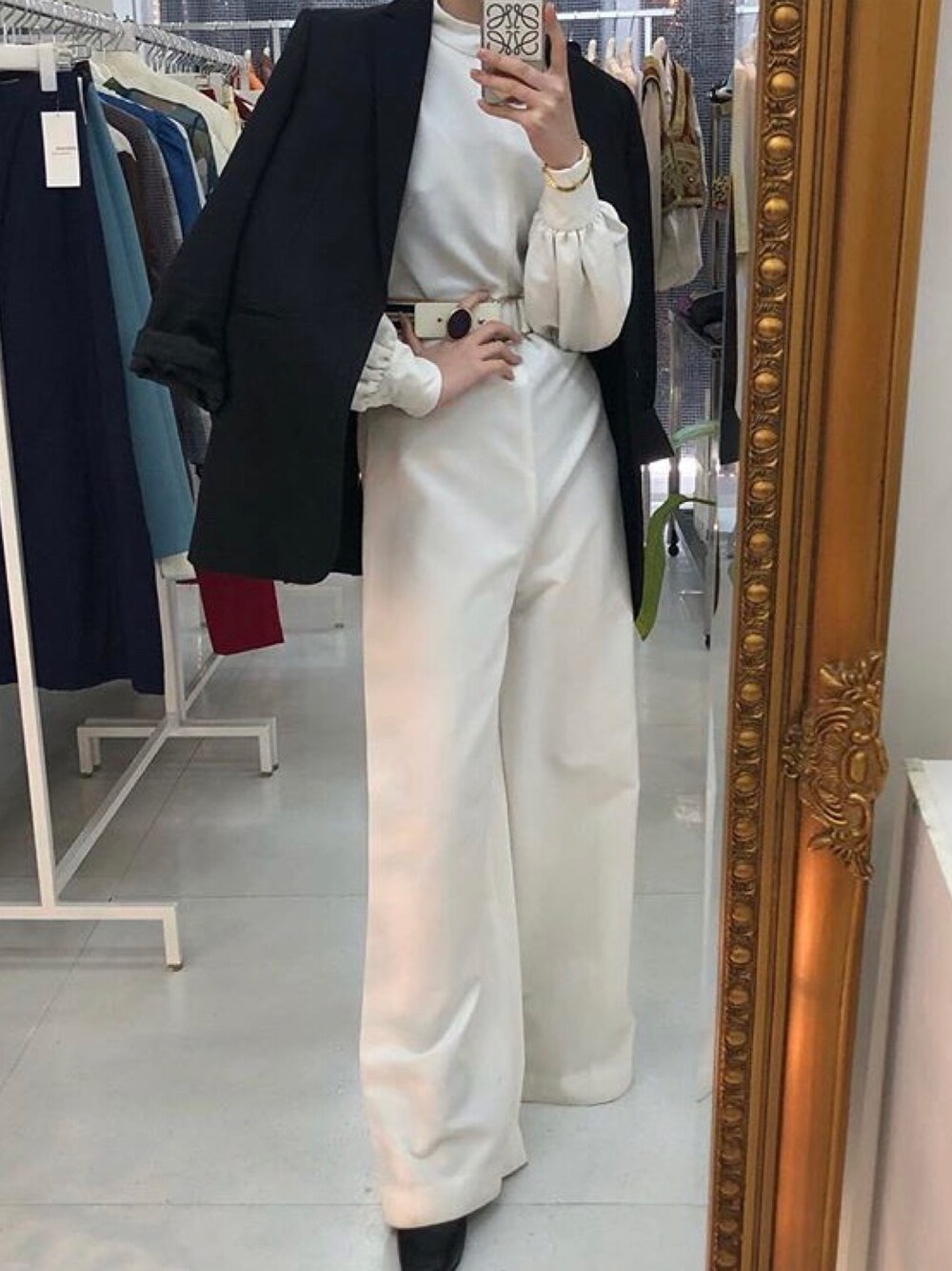 「KAKAVAKAのアイテム（つなぎ/オールインワン、ホワイト系）」を使った、marioさん（レディース・167cm）の秋コーディネートの1枚目の写真
