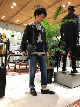 「DIESEL（ディーゼル）のアイテム（クラッチバッグ）」を使った、みやぞんさん（メンズ・177cm）の秋コーディネート