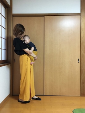 「UNIQLO（ユニクロ）のフリルブラウスT（半袖）（Tシャツ/カットソー、ブラック系）」を使った、sor*☺︎さん（レディース）の秋コーディネート