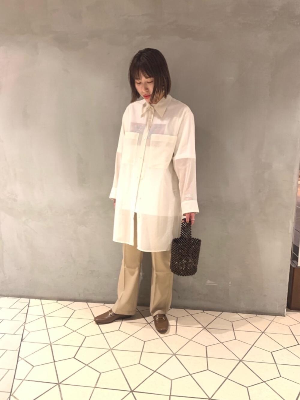 「BEAUTY&YOUTH UNITED ARROWSのBY∴ シアーポケットワイドシャツ -ウォッシャブル-（シャツ/ブラウス、ホワイト系）」を使った、日下 恵里さん（レディース・161cm）の春コーディネートの1枚目の写真