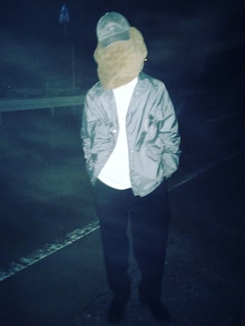 「アイテム（ナイロンジャケット、シルバー系）」を使った、kawatomoさん（メンズ・180cm）の冬コーディネート