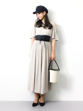「アイテム（つなぎ/オールインワン、ベージュ系）」を使った、marinaさん（レディース・162cm）の春コーディネート