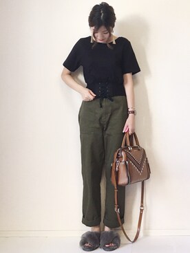 「カーキパンツ」｜まるちわさん（レディース・160cm）の夏コーディネート
