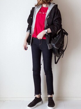 マウンテンパーカーを使った 赤 黒 のレディース人気ファッションコーディネート Wear