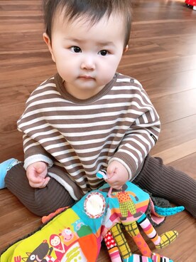 「petit main（プティマイン）のオーガニックボーダー柄長袖トレーナー（スウェット、ブラウン系）」を使った、kokoro◆YouTubeさん（キッズ・100cm）の冬コーディネート