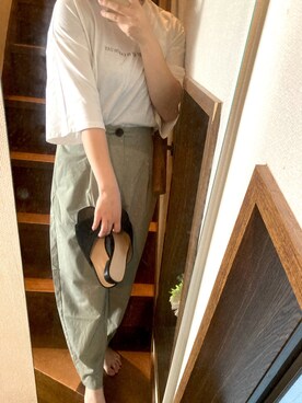 「GU（ジーユー）のアイテム（Tシャツ/カットソー、ホワイト系）」を使った、nikonikotyannさん（レディース・155cm）の春コーディネート