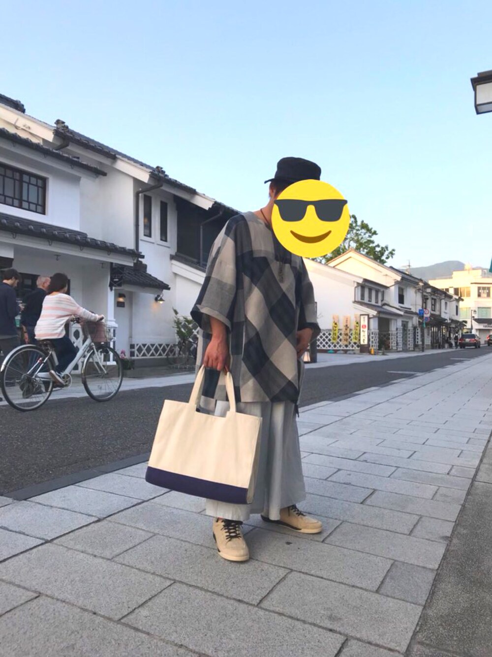 「夏コーデ、ゆるコーデ、トートバッグ」｜「SUNSEAのアイテム（帽子、ブラック系）」を使った、いおりんさん（メンズ・166cm）の春コーディネートの1枚目の写真
