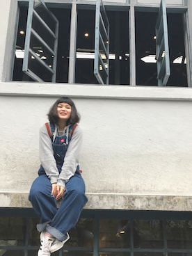 「Dickies（ディッキーズ）のアイテム（つなぎ/オールインワン、ブルー系）」を使った、Alysonさん（レディース・168cm）の春コーディネート