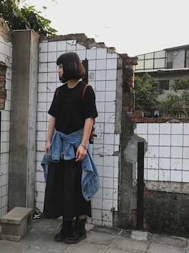 「GU（ジーユー）のアイテム（Tシャツ/カットソー、ブラック系）」を使った、Alysonさん（レディース・168cm）の春コーディネート