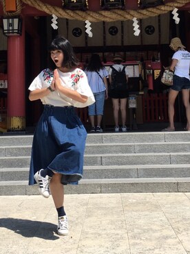「GU（ジーユー）のアイテム（スカート、ブルー系）」を使った、Alysonさん（レディース・168cm）の秋コーディネート