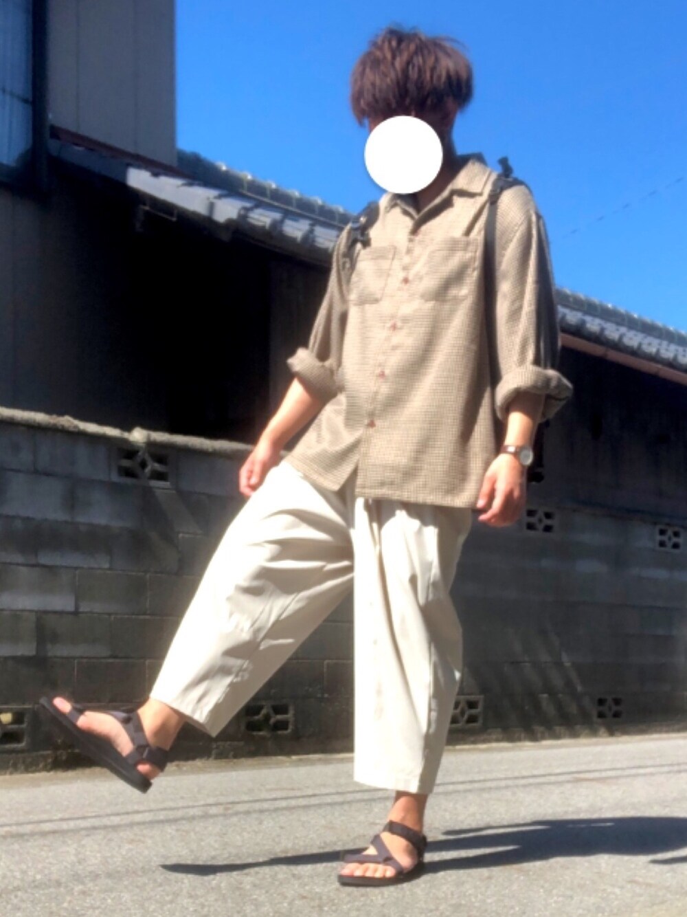「ゆるコーデ、カジュアル、きれいめカジュアル、ワイドパンツ、シャツスタイル、ビッグシルエット、ホワイト、大学生、夏、ドルマンスリーブ」｜「remerのloose wide ankle PT/ルーズワイドアンクルパンツ（その他パンツ、ホワイト系）」を使った、KOKIさん（メンズ・180cm）の夏コーディネートの1枚目の写真