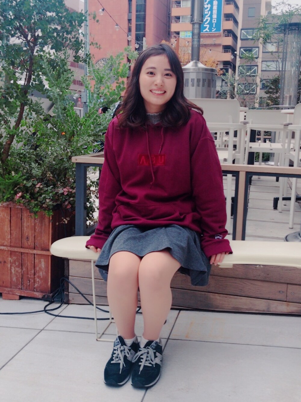 「青山学院大学、青学パーカー、パーカー、journal standard、カジュアル」｜「JOURNAL STANDARDのJS×A.G.U COLLEGE PACK(HOODY&BAG)/青山学院×JOURNAL STANDARD#（パーカー、レッド系）」を使った、krmさん（レディース・155cm）の冬コーディネートの1枚目の写真