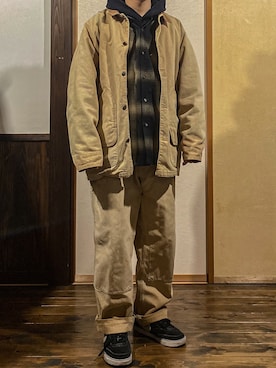 「Carhartt（カーハート）のアイテム（パンツ、ベージュ系）」を使った、なかじまけんたさん（メンズ・176cm）の冬コーディネート