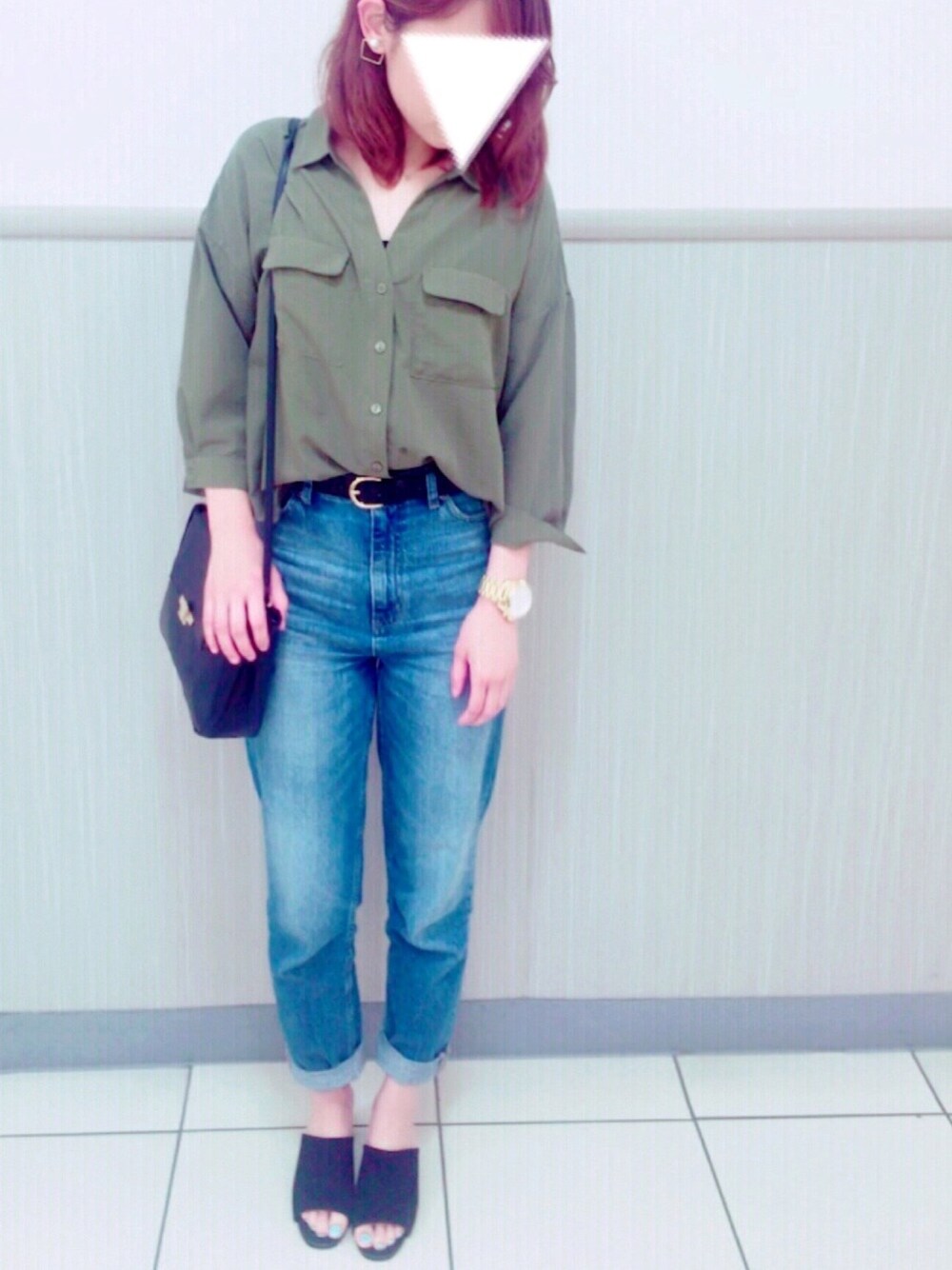 「大人カジュアル、ootd、カジュアル、デニムパンツ、シンプル、シャツスタイル」｜「LOWRYS FARMのＰスキッパーポケツキシャツ７Ｓ　730507 （シャツ/ブラウス、グリーン系）」を使った、Mikakoさん（レディース・159cm）の春コーディネートの1枚目の写真