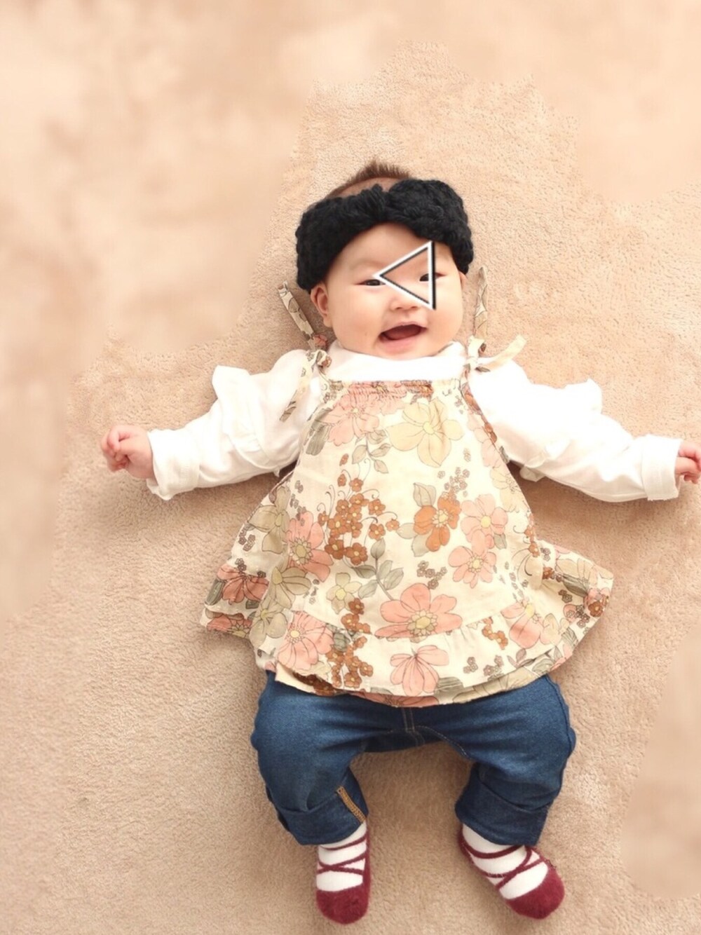 「０歳、５ヶ月、キャミソール、女の子、ジーンズ、markey's」｜「Handmadeのアイテム（ヘアバンド、ブラック系）」を使った、ayumiyuさん（キッズ・70cm）の冬コーディネートの1枚目の写真