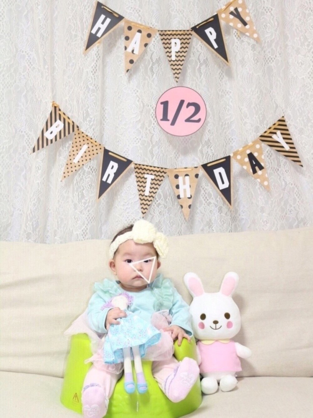 「キッズコーデ、はるコーデ、グリーンフェス❸だよー！、おんなのこ、休日スタイル、ハーフバースデー、パステルカラー、babygap、GAP」｜「petit mainの肩フリルモチーフ長袖Tシャツ（Tシャツ/カットソー、グリーン系）」を使った、ayumiyuさん（キッズ・70cm）の冬コーディネートの1枚目の写真