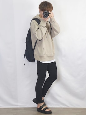 「UNIQLO（ユニクロ）のWOMEN ウルトラストレッチジーンズ（デニムパンツ）」を使った、ゆーすけさん（メンズ・165cm）の春コーディネート