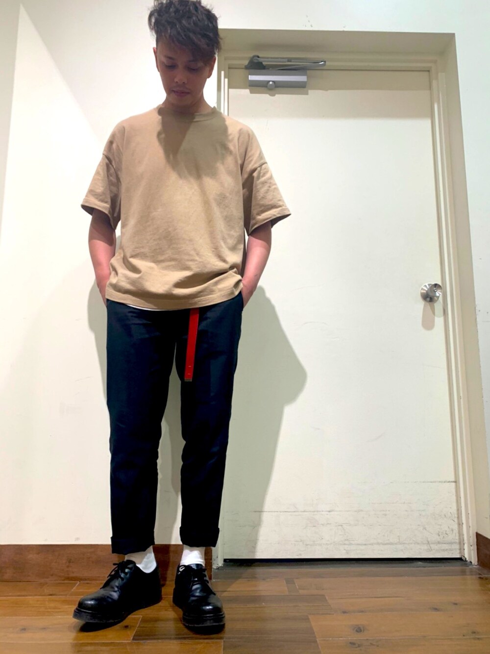 「大人カジュアル、シンプル、今日のコーデ、お洒落さんとつながりたい、ビックシルエット、Tシャツ」｜「Right-onのアイテム（Tシャツ/カットソー、ベージュ系）」を使った、はりーさん（メンズ・176cm）の春コーディネートの1枚目の写真