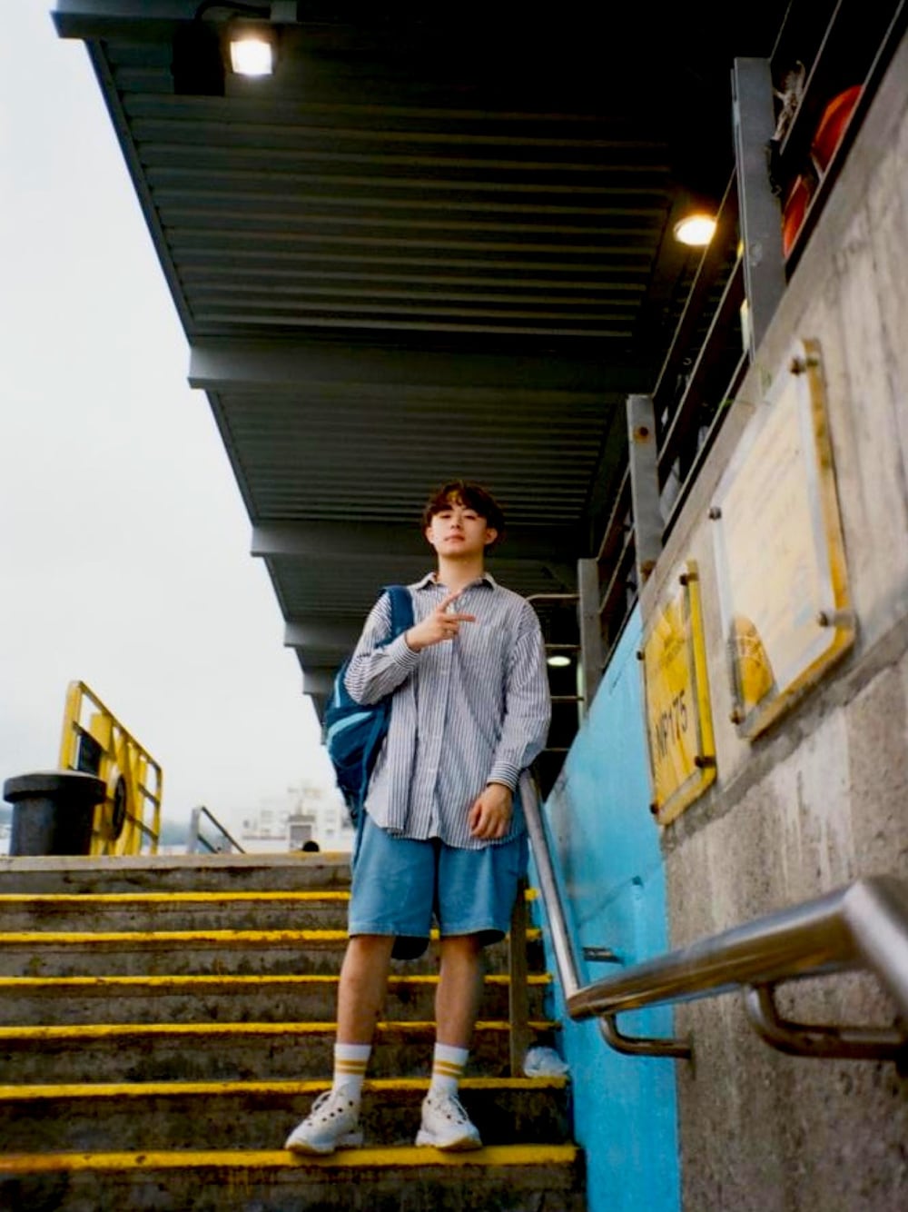 「summer、sporty、boy」｜「H&Mのアイテム（シャツ/ブラウス、ブルー系）」を使った、blablabla_grandpaさん（メンズ・183cm）の夏コーディネートの1枚目の写真
