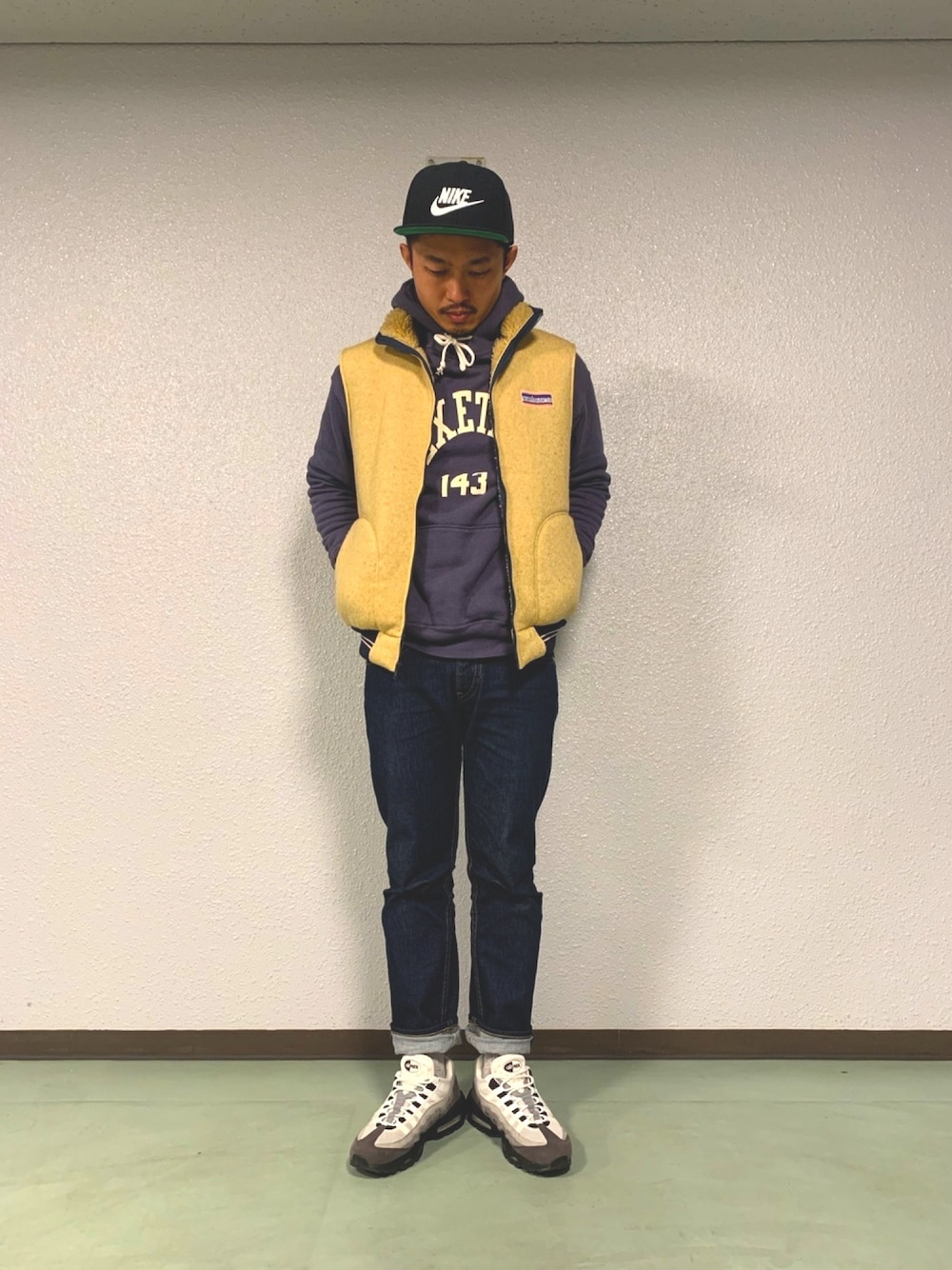 「WAREHOUSEのアイテム（ベスト、ベージュ系）」を使った、kenchan125さん（メンズ・172cm）の冬コーディネートの1枚目の写真