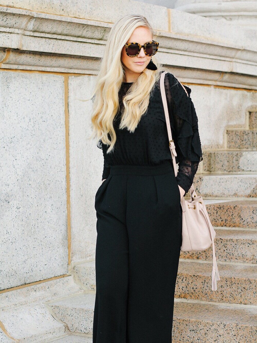 「classic、jumpsuit、jumpsuits、playsuit、black、Glamour、glamorous、neutral 、ZARA、zara woman」｜「ZARAのアイテム（その他、ブラック系）」を使った、Mackenzie Murphyさん（レディース・165cm）の春コーディネートの1枚目の写真