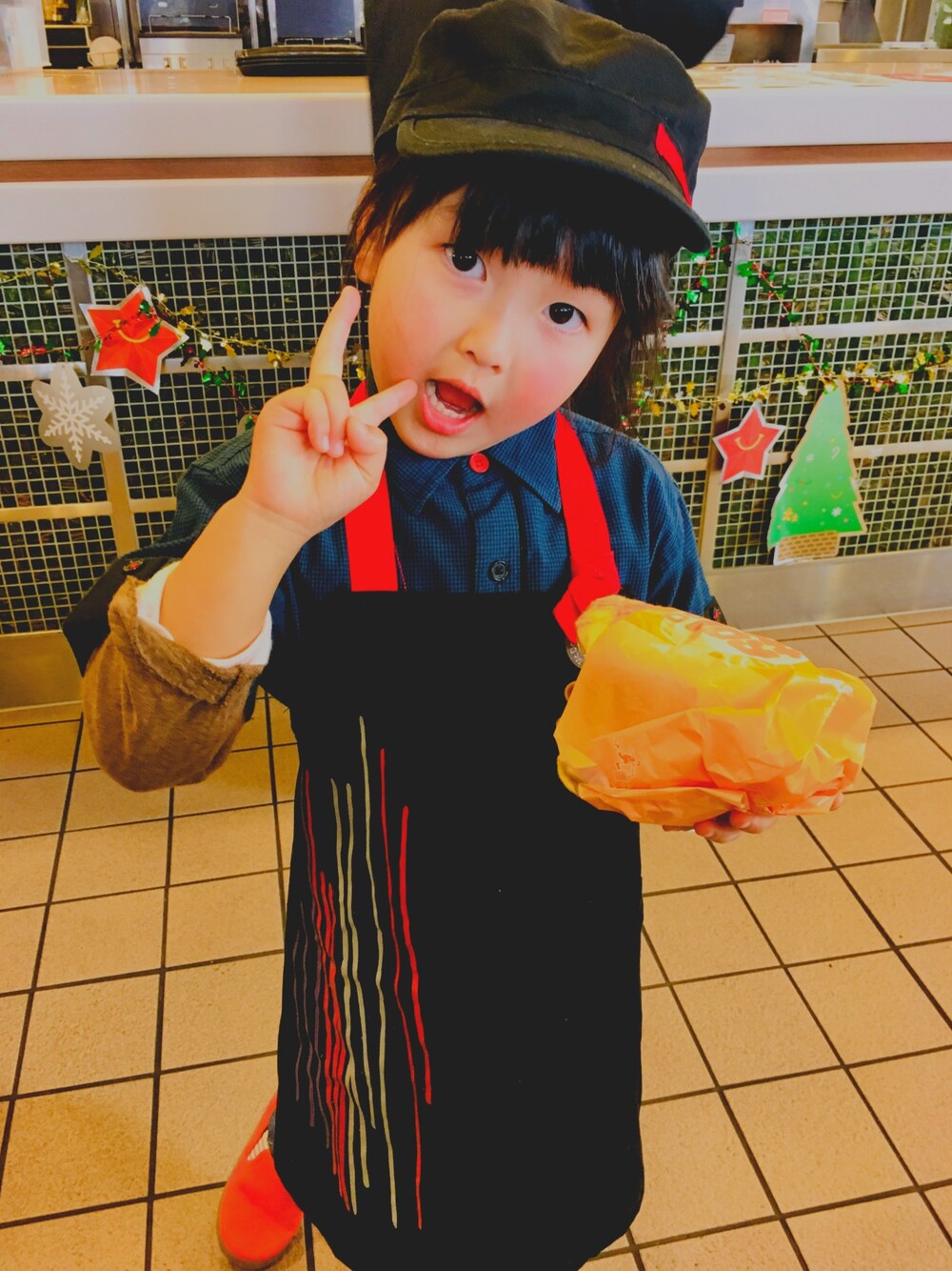 「McDonaldsのアイテム（コスチューム/パーティーグッズ、ブラック系）」を使った、よしべぇさん（キッズ・100cm）の冬コーディネートの1枚目の写真