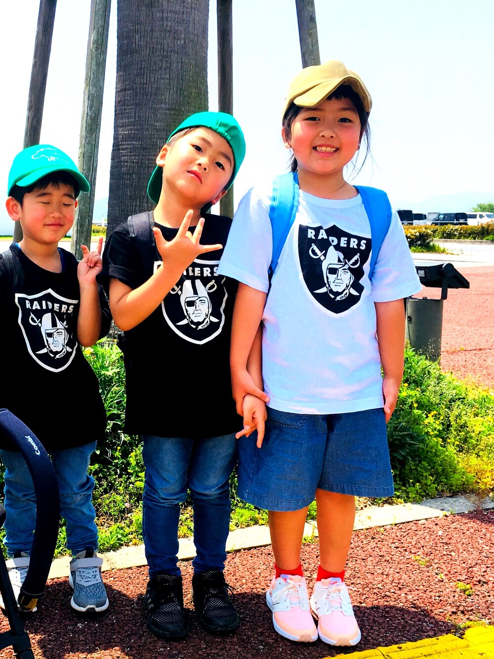 「GUのアイテム（Tシャツ/カットソー、ホワイト系）」を使った、よしべぇさん（キッズ・110cm）の春コーディネートの1枚目の写真