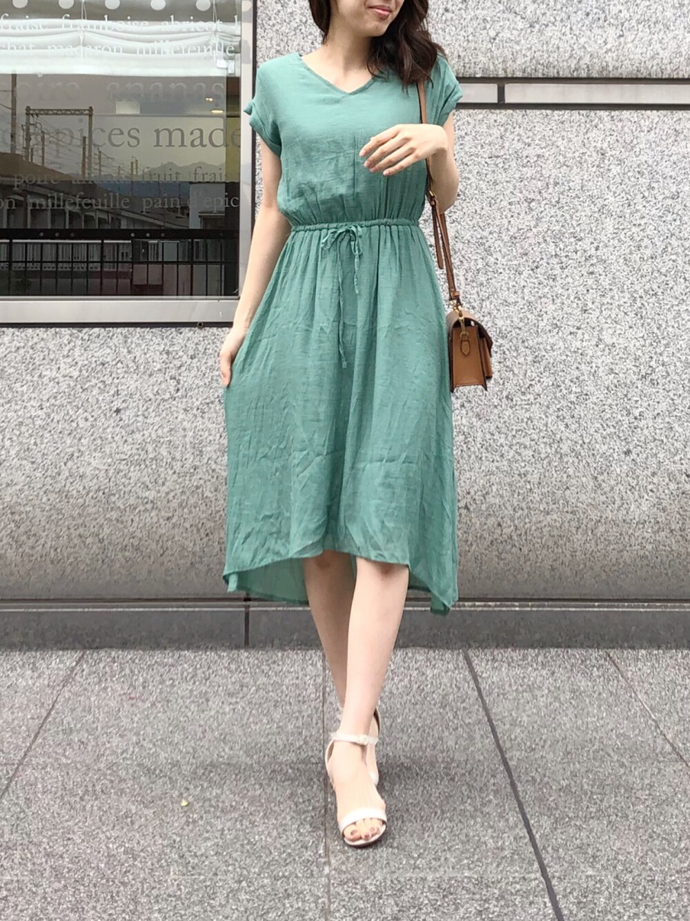 「オトナ女子、ワンピース、夏コーデ、グリーン、プチプラコーデ、きれいめカジュアル、キレイめ、titivate、CHARLES＆KEITH、amiami」｜「titivateのﾌﾚﾝﾁｽﾘｰﾌﾞｲﾚｷﾞｭﾗｰﾍﾑﾜﾝﾋﾟｰｽ（ワンピース、グリーン系）」を使った、fumikaさん（レディース・163cm）の夏コーディネートの1枚目の写真